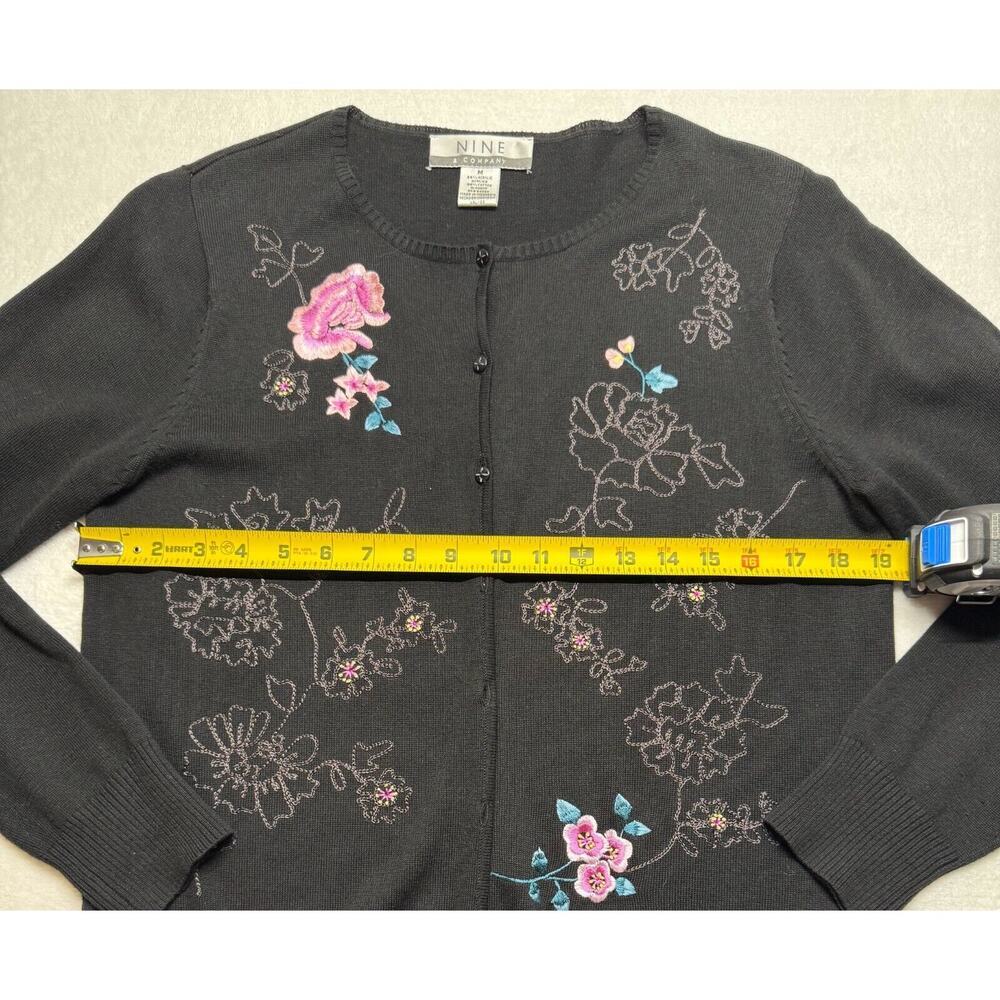 Women Nine & Company Embroidered Black Cardigan Button Sweater Medium Floral - Picture 4 of 6